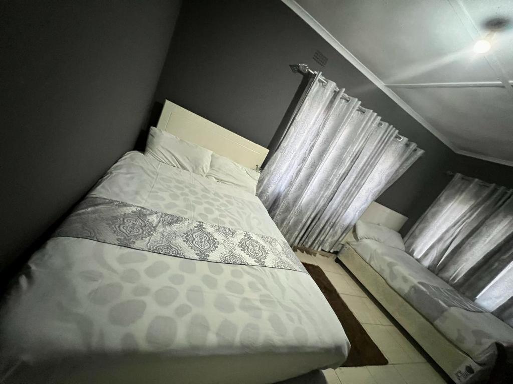 Hotel Golden Bamboo Nyanda Exterior foto